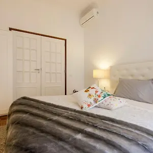 Ginjinha House - 4 - Bairro Alto - With Ac! Maison d'hôtes Lisboa